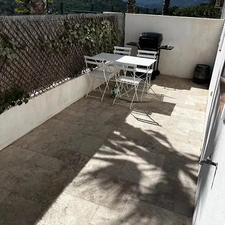 De A Apartment *